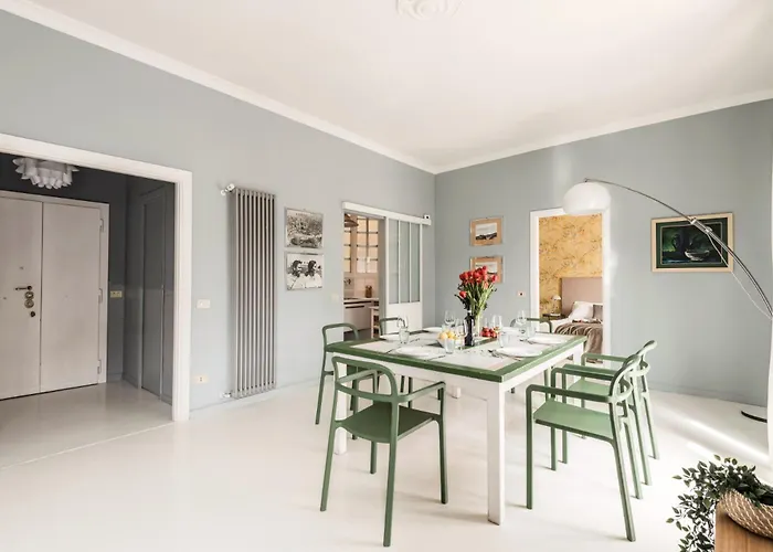 The Rent - Bright Two-bedroom In The Historic Center Of